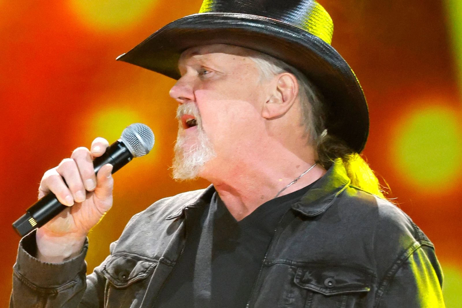 Trace Adkins playing live